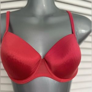 Gilly Hicks bright pink bra 34D PreOwned in good condition
